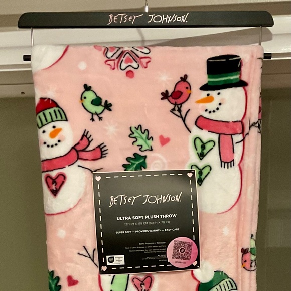 Betsey Johnson 🎁Snowman Snowflake Christmas Holiday Blanket NWT🎁Gift Ready - Picture 1 of 3